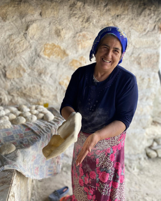 Depremde hayatını kaybeden Taha Duymaz'ın annesi de fenomen oluyor