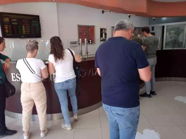 Dolar ve eurodaki sert yükseliş sonrası döviz bürolarında yoğunluk yaşanıyor