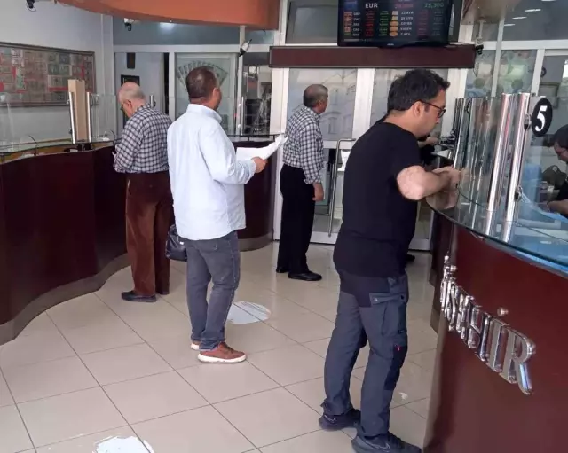 Dolar ve eurodaki sert yükseliş sonrası döviz bürolarında yoğunluk yaşanıyor