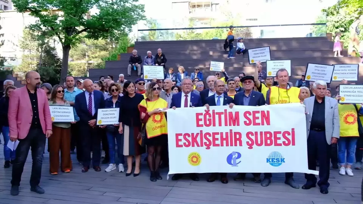 Eğitim-Sen Eskişehir Şube Başkanı Faik Alkan: \'Okullara imam göndermek pedagoji ilkelerine aykırıdır\'