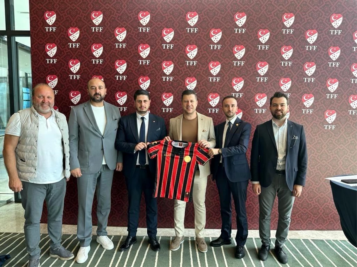 Eskişehirspor Kulüp Başkanı Erkan Koca, TFF Başkanı Mehmet Büyükekşi\'ni ziyaret etti