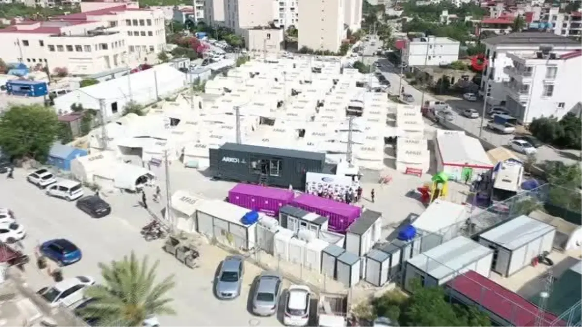 Evyap\'tan deprem bölgesine, mobil berber tırı ve 10 hijyen istasyonu desteği