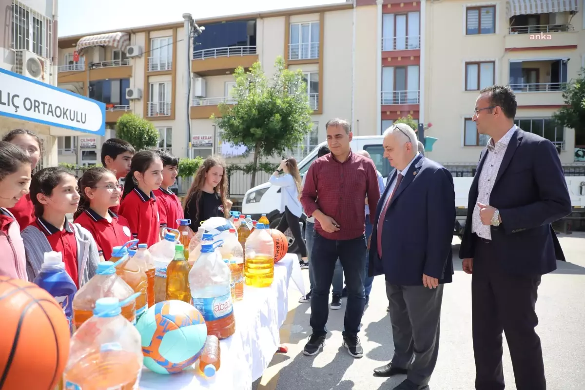 Gemlik Belediyesi ve Lale Kemal Kılıç Ortaokulu öğrencileri 200 litre atık yağ topladı