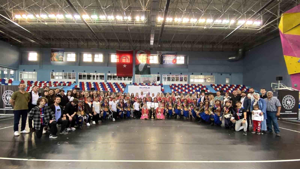 Denizli temsilcisi 15 Temmuz Şehitler Anadolu Lisesi Halk Oyunları ekibi Türkiye Şampiyonu oldu