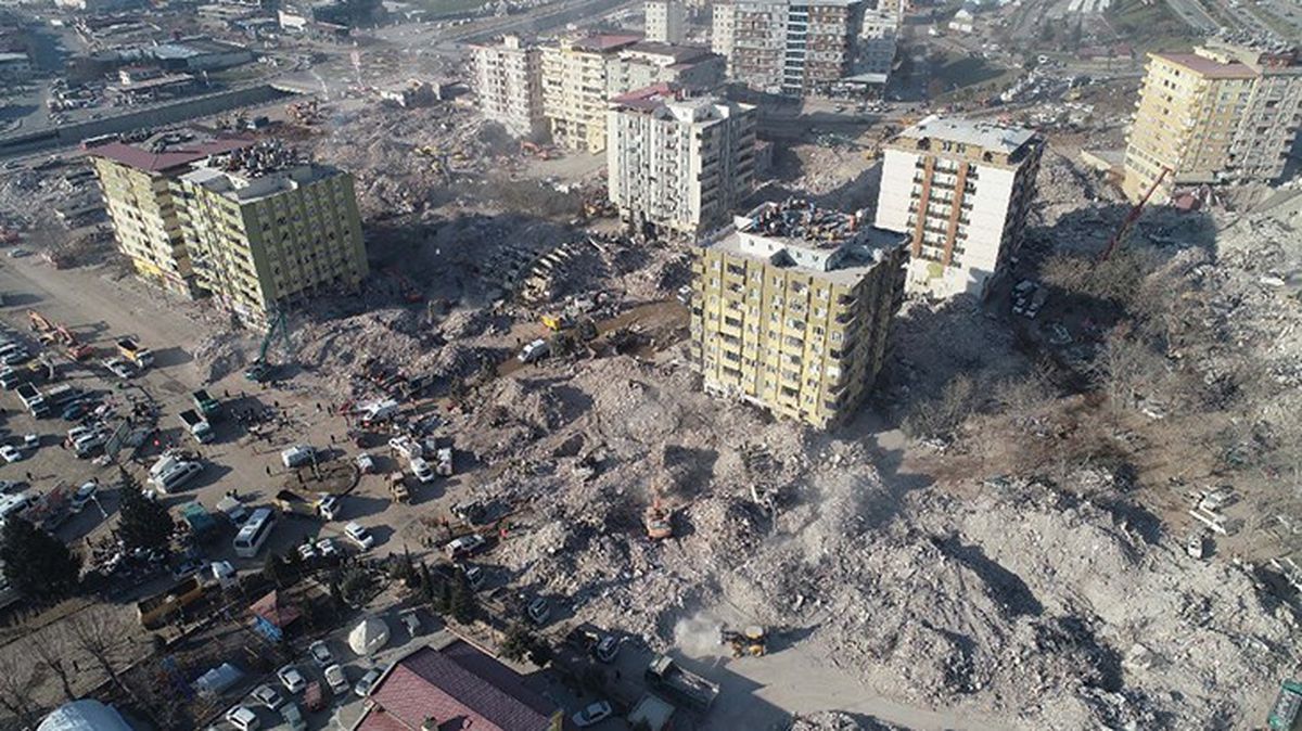 Kahramanmaraş\'taki deprem felaketinde yüzlerce kişinin ölümüne sebep olan Ebrar Sitesi müteahhidi tutuklandı