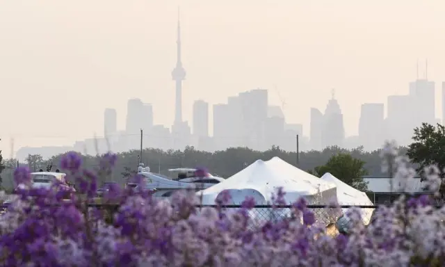 Kanada'nın Quebec Eyaletinde Çıkan Orman Yangınlarının Dumanı Toronto'ya Ulaştı