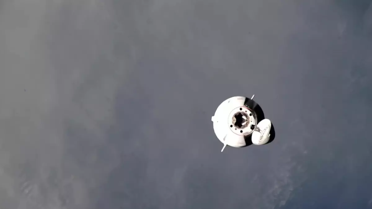 SpaceX Dragon kargo uzay aracı Uluslararası Uzay İstasyonu\'na kenetlendi