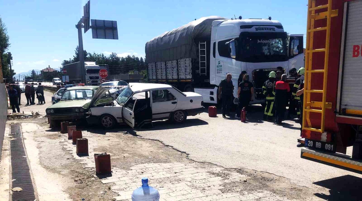 Denizli\'de Tır ve Otomobil Çarpıştı: Bir Kişi Hayatını Kaybetti