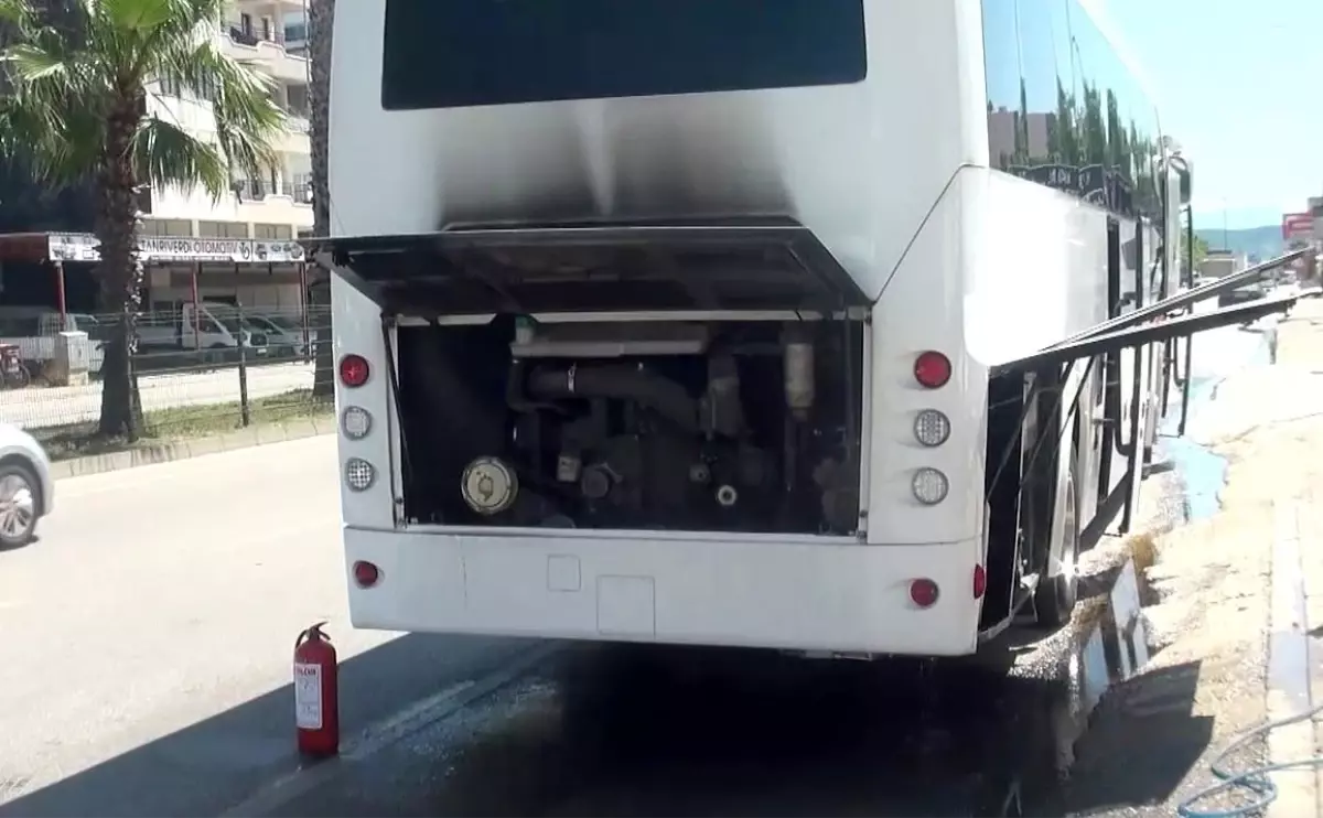 Antalya\'da Tur Otobüsünde Yangın Çıktı