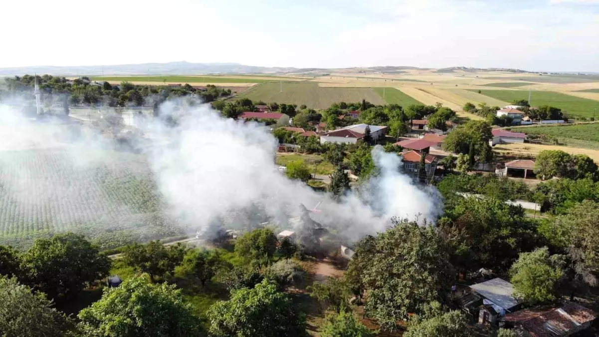 Edirne\'de Yangın Sonrası İtfaiye Erlerinin Bulduğu Altın ve Paralar Çifte Teslim Edildi
