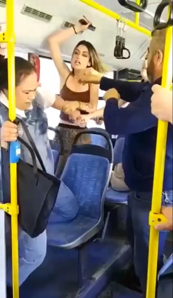Belediye otobüsündeki kavga kamerada