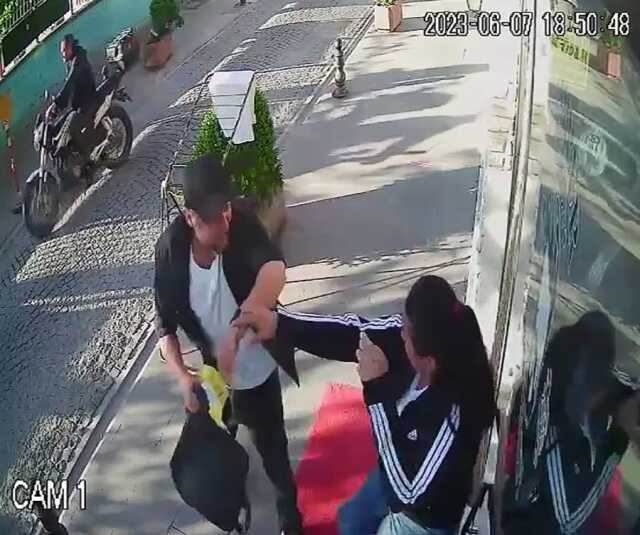 Eskişehir'de bir kadın sokak ortasında darbedildi