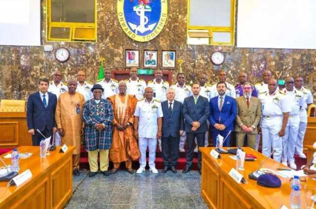 Fenerbahçe taraftarının başkanlık çağrısı yaptığı Aziz Yıldırım, Nijerya'da ortaya çıktı Fenerbahçe taraftarının başkanlık çağrısı yaptığı Aziz Yıldırım, Nijerya'da ortaya çıktı