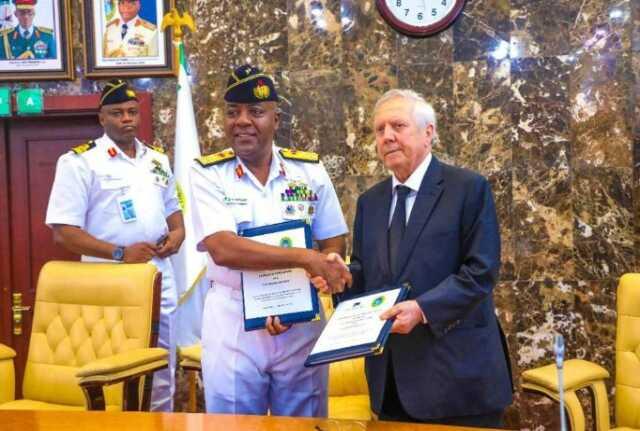 Fenerbahçe taraftarının başkanlık çağrısı yaptığı Aziz Yıldırım, Nijerya'da ortaya çıktı Fenerbahçe taraftarının başkanlık çağrısı yaptığı Aziz Yıldırım, Nijerya'da ortaya çıktı