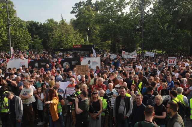 Sırbistan'da erken genel seçim kararı alındı
