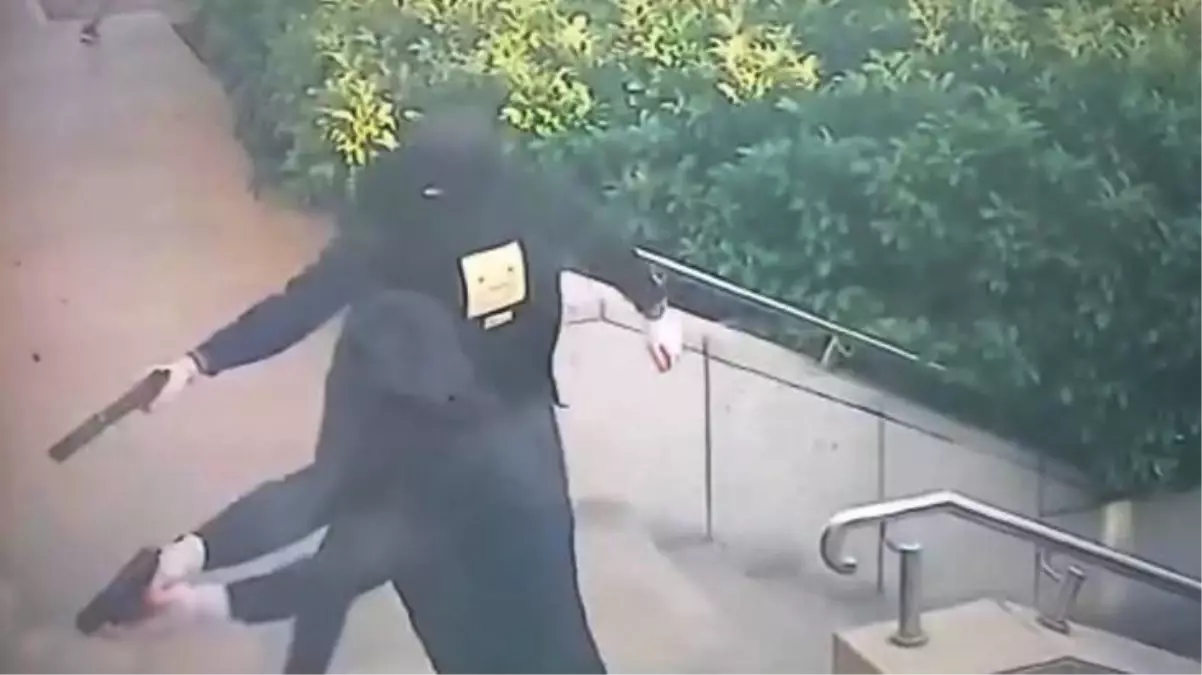 Lüks rezidanstan çıkan 3 Libyalıya yapılan saldırı kamerada!