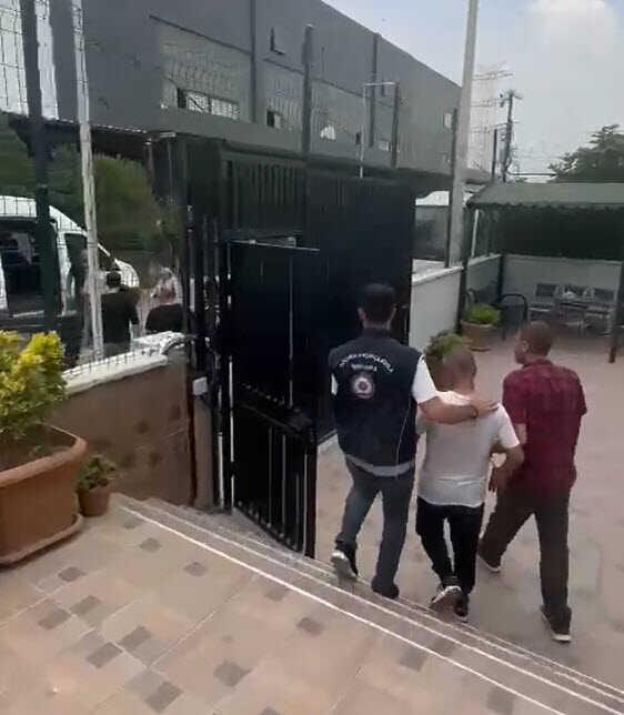 Yer: İzmir! Yangın çıkan minibüsten atlayan onlarca göçmen ormana kaçtı