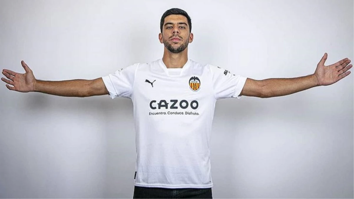 Milli futbolcu Cenk Özkacar, Valencia ile 5 yıllık sözleşme imzaladı