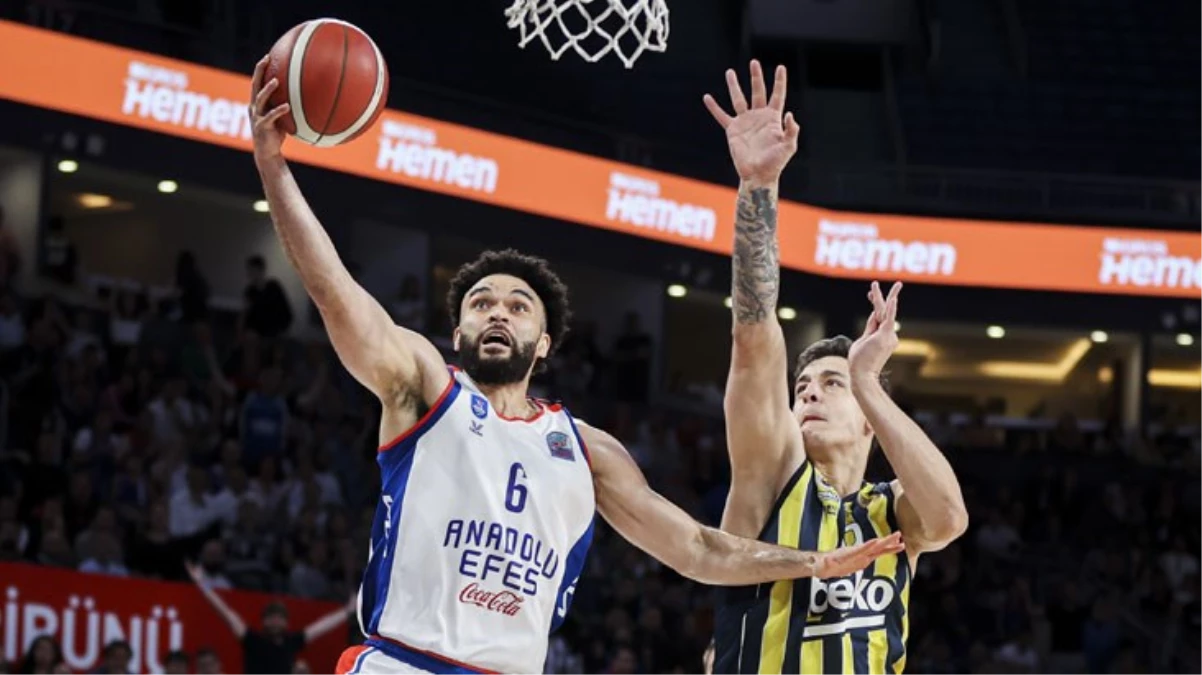 Anadolu Efes, Fenerbahçe Beko\'yu mağlup ederek finale yükseldi! Seriyi 3-1\'le geçti