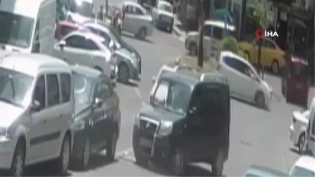 Park halindeki araç zincirleme kazaya sebep oldu