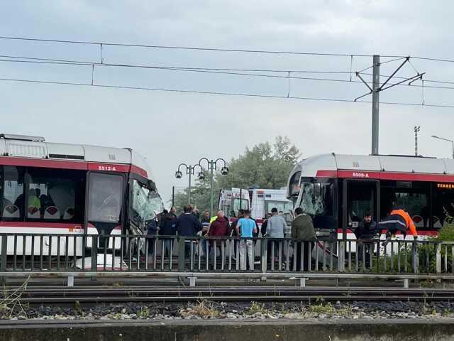 Son Dakika! Samsun'da iki tramvay kafa kafaya çarpıştı: 20'den fazla yaralı var