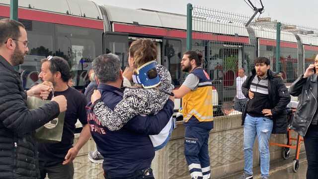 Son Dakika! Samsun'da iki tramvay kafa kafaya çarpıştı: 20'den fazla yaralı var