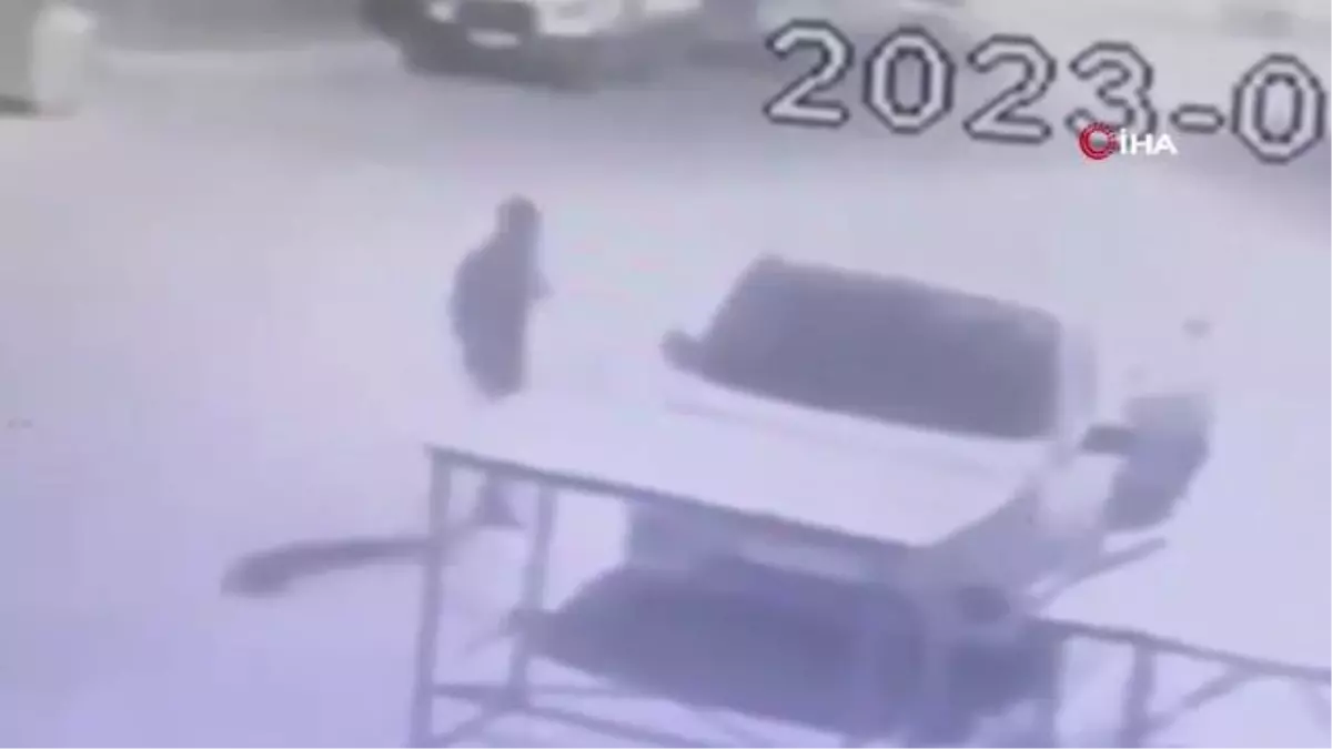 Cizre'de park halindeki araçlara saldırı