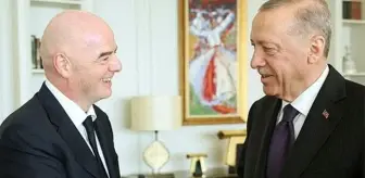 Cumhurbaşkanı Erdoğan'ı ziyaret eden FIFA Başkanı Infantino, hediyelerle geldi