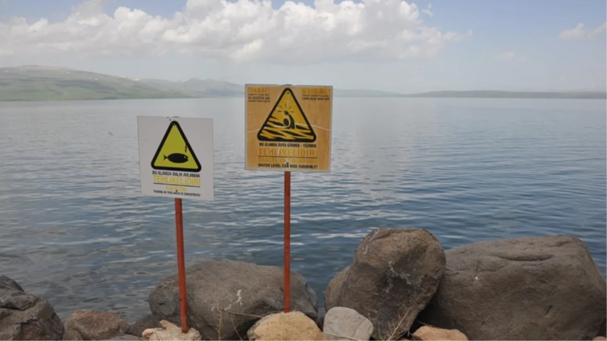 Çıldır Gölü\'nün su seviyesi küresel iklim değişikliği nedeniyle alarm veriyor! Balık türleri bir bir yok oldu