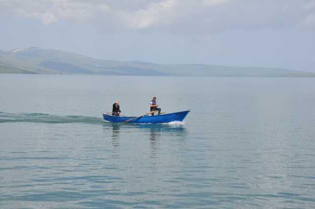 Doğu Anadolu'nun en büyük gölü için tehlike çanları! Su seviyesi azaldı, balık türleri yok oluyor
