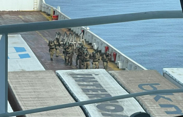 İtalyan özel kuvvetleri, kaçak göçmenlerin alıkoyduğu Türk gemisine çıkartma yaptı