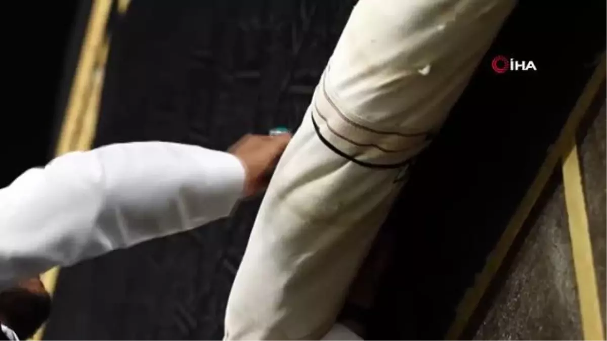 Kabe Örtüsü Hac Mevsimi Başlamasıyla 3 Metre Yukarı Kaldırıldı