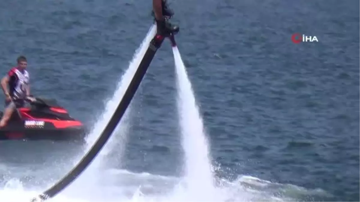 Tekirdağ\'da Flyboard Gösterisi İzleyenlere Heyecanlı Anlar Yaşattı