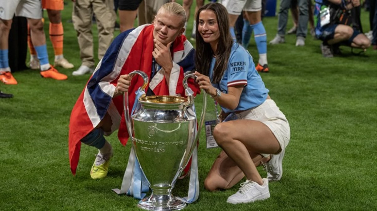Manchester City\'nin Norveçli yıldızı Haaland, Şampiyonlar Ligi kupasını kazandı