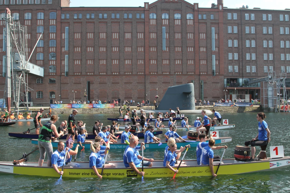 Almanya\'da Ejderha Teknesi Yarışı Düzenlendi