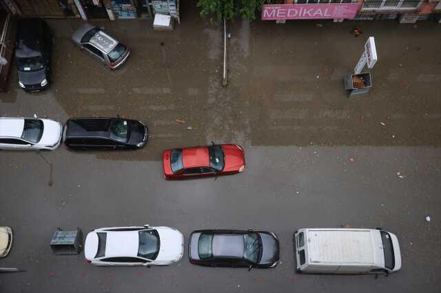 ANKARA'DA SAĞANAK NEDENİYLE METRO ŞELALEYE DÖNDÜ