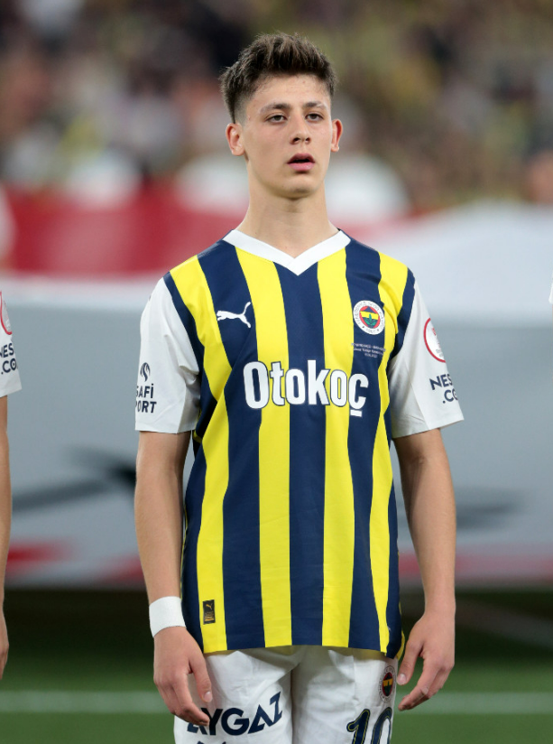 Fenerbahçe yeni sezon formasıyla sahaya çıktı