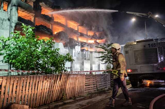 İstanbul Başakşehir'deki Fabrikada Yangın: İtfaiye 24 Saattir Çalışıyor