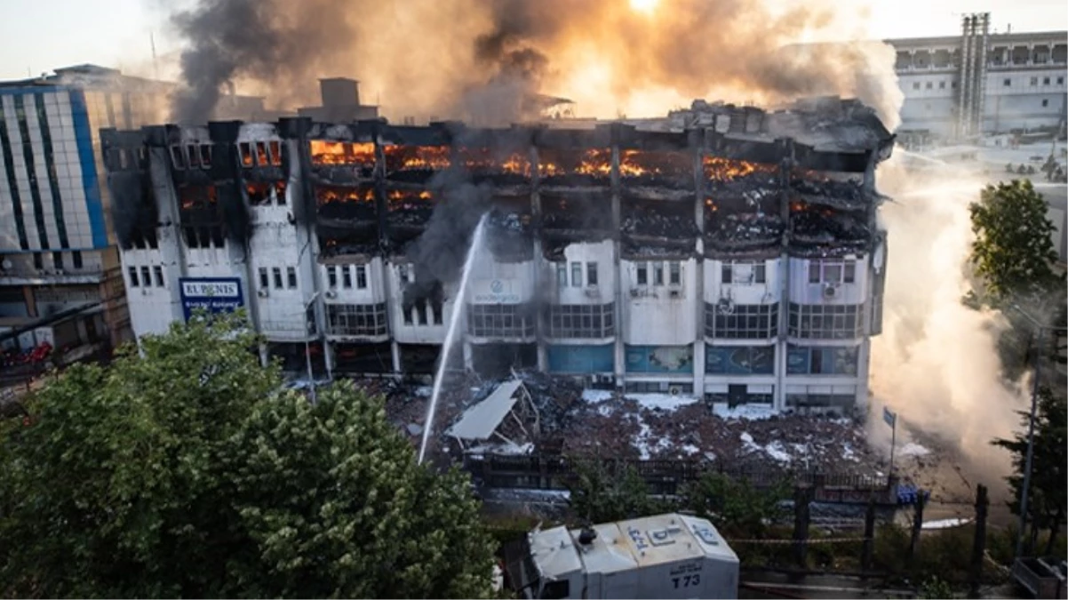 Başakşehir\'de bulunan fabrikada yangın çıktı