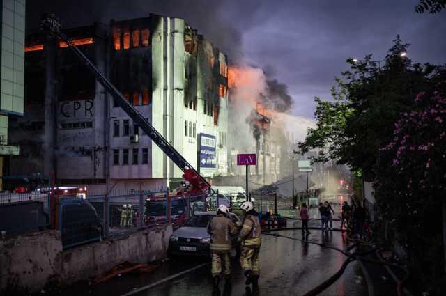 İstanbul Başakşehir'deki fabrikada yangın çıktı