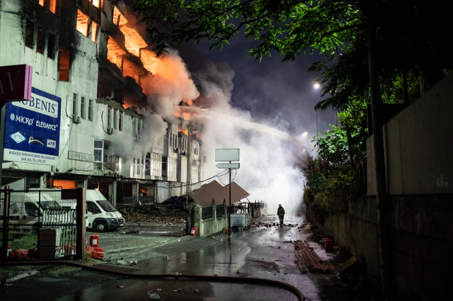 İstanbul Başakşehir'deki fabrikada yangın çıktı