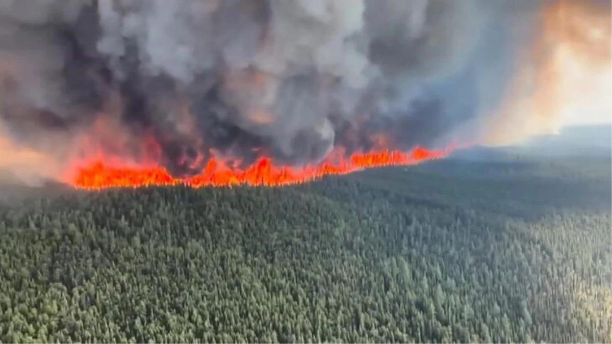 Kanada\'da Orman Yangınları Devam Ediyor: Edson Kasabası Tehlike Altında