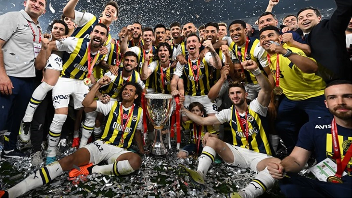 Fenerbahçe\'de hasret sona erdi! Kupanın sahibi oldu