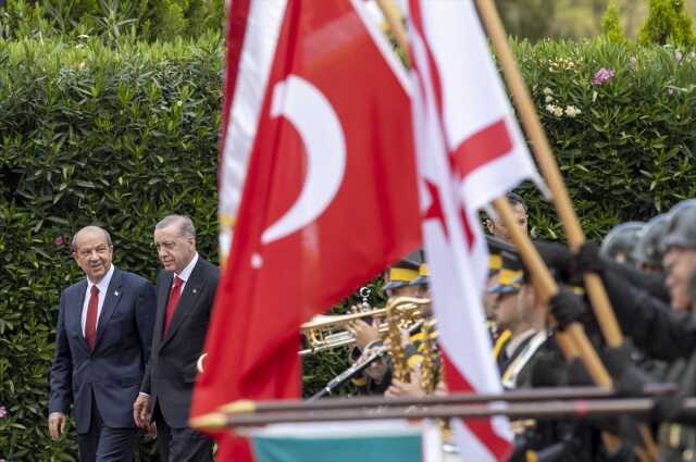 Cumhurbaşkanı Erdoğan, ilk yurt dışı ziyareti için KKTC'ye gitti Cumhurbaşkanı Erdoğan, ilk yurt dışı ziyareti için KKTC'ye gitti