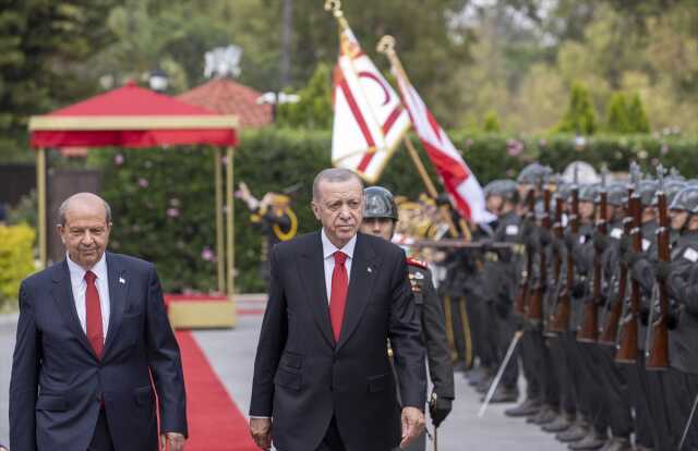 Cumhurbaşkanı Erdoğan, ilk yurt dışı ziyareti için KKTC'ye gitti Cumhurbaşkanı Erdoğan, ilk yurt dışı ziyareti için KKTC'ye gitti