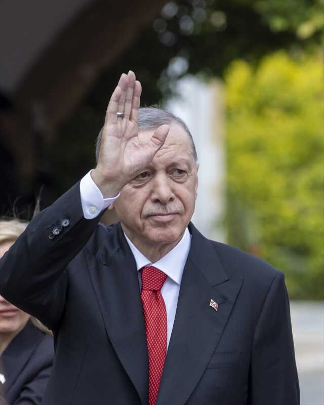 Cumhurbaşkanı Erdoğan, ilk yurt dışı ziyareti için KKTC'ye gitti Cumhurbaşkanı Erdoğan, ilk yurt dışı ziyareti için KKTC'ye gitti
