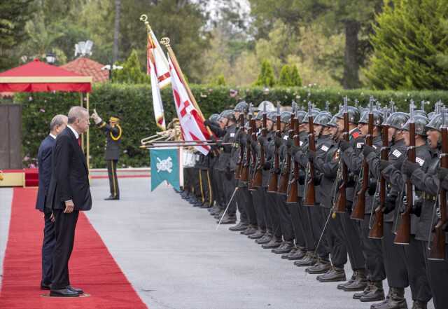 Cumhurbaşkanı Erdoğan, ilk yurt dışı ziyareti için KKTC'ye gitti Cumhurbaşkanı Erdoğan, ilk yurt dışı ziyareti için KKTC'ye gitti