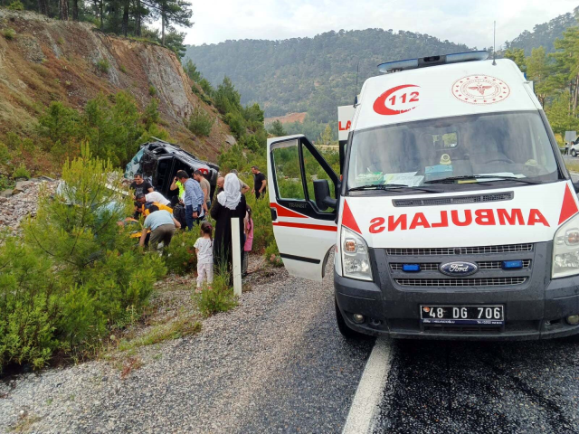 Eski Ekonomi Bakanı Nihat Zeybekci trafik kazası geçirdi
