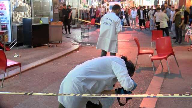 Fatih'te biber gazı tartışması kanlı bitti: 2 ölü Fatih'te biber gazı tartışması kanlı bitti: 2 ölü