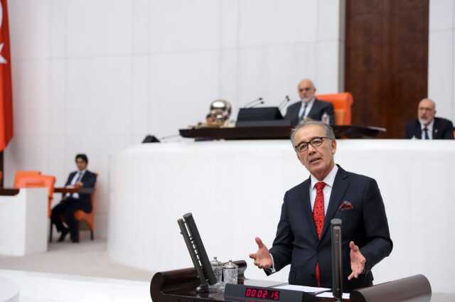 İYİ Parti kurucularından Ahat Endican, partisinden istifa etti